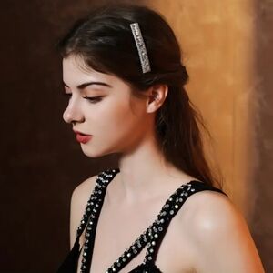 New! Stylish  hair  clip  - BTQ